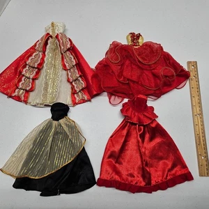 Barbie LOTTO ABITI NATALIZI - Vestito natalizio rosso ballo fantasia - 1993 1997 - BELLO! - Foto 1 di 6