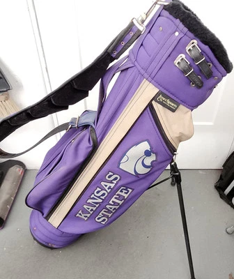 Bolsa de golf vintage para mujer de la Universidad Estatal de Kansas Jones Sports Co. con soporte Foto 1 de 4