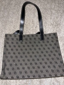 Dooney And Bourke Hand Bag Great pre-Owned condition - Picture 1 of 5