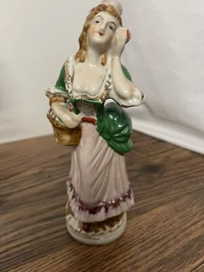 Estatuilla de porcelana vintage de mujer victoriana de Japón ocupado - Imagen 1 de 3