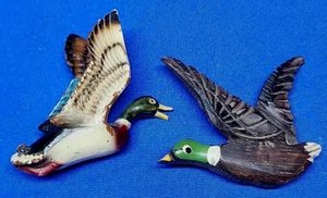 DOS broches de madera pintados de colección de pato mallardo volador pájaro migratorio 2 1/2-3" - Imagen 1 de 6