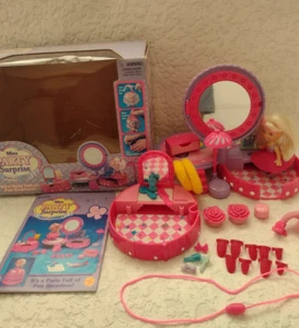 Juego en miniatura de muñeca sorpresa Toy Biz Miss Party maquillaje fiesta *INCOMPLETO* - Imagen 1 de 21