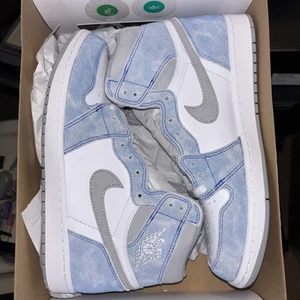 Air Jordan 1 Hyper Royal Smoke Grey  - Picture 1 of 7