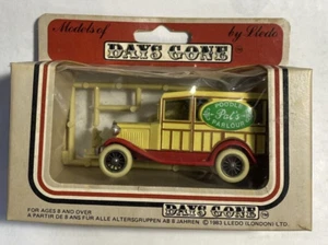 DAYS GONE Delivery Truck PAT'S POODLE PARLOUR Lledo DIE-CAST Made In England NOS - Picture 1 of 11