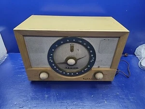 Vintage ZENITH High Fidelity AM/FM Tube Radio Wood Cabinet Model y832 - Picture 1 of 5