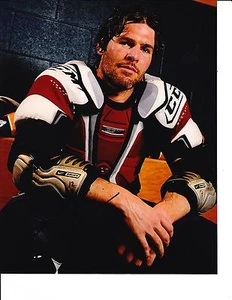 NASHVILLE PREDATORS MIKE FISHER SIGNED LOCKER ROOM 8X10 - Picture 1 of 1