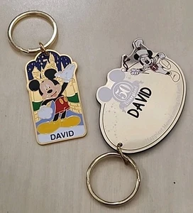 2 Vintage 50 aniversario Llavero recuerdo esmalte Disneyland Mickey etiqueta con nombre “David” - Imagen 1 de 5
