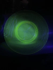 Vintage Anchor Hocking Green Vaseline Glass Roulette Plate 8.5” - Picture 1 of 6