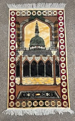 Alfombra de tapiz o oración vintage Foto 1 de 4