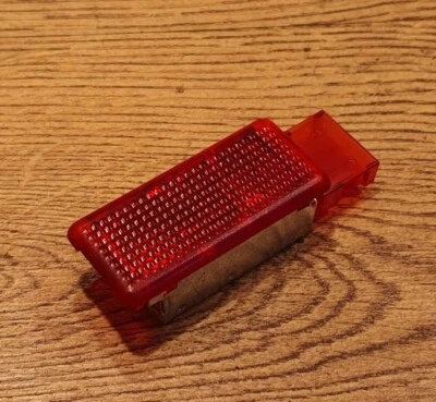 VW TOUAREG 02-10 7L PORSCHE CAYENNE PUERTA TARJETA CORTESÍA LUZ LÁMPARA ROJA DELANTERA/TRASERA Foto 1 de 4