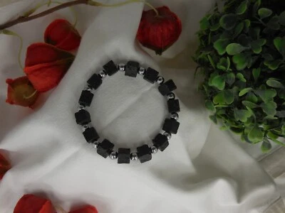 Armband aus LAVA-Würfeln + versilberten Hämatit-Perlen . 232.6 - Bild 1 von 2