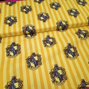 Harry Potter Hogwarts Telas Algodón Amarillo Hufflepuff Casa - Imagen 1 de 12