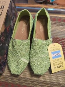 NIB Toms Kids Girl's Youth Classics Line Green Crochet Shoes Size 4