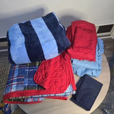 Twin Bedding Set - Bedspread, Fleece Blanket, 2 Sheet Sets & Extra Pillow Case - Image 1 of 4