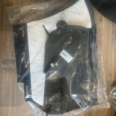 Guía Rolls Royce Cullinan para parachoques lateral derecho 51127448706 original OEM Foto 1 de 4