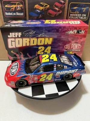Jeff Gordon #24 DuPont 2002 1/24 CWB Nascar Diecast - Imagem 1 de 4