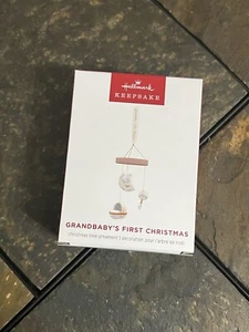 Hallmark Andenken - Grandbabys erstes Weihnachten - 2024 **NEU / KOSTENLOSER VERSAND** - Bild 1 von 9