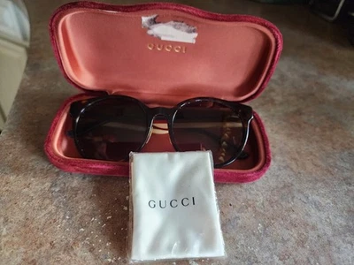 Gafas de sol Gucci para mujer Foto 1 de 4