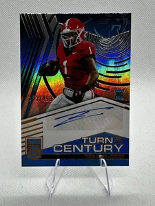 Trevor Etienne Rookie Turn of the Century Auto #/499 - 2025 Panini Donruss Elite - Imagen 1 de 3