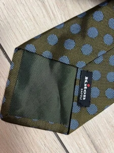 Corbata de seda Kiton Napoli en punta verde caqui - Imagen 1 de 6