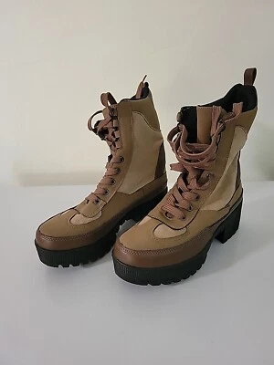 Botas Charlotte Russe Tacón Grueso Talla 6.  Estilo senderismo tostado/marrón Foto 1 de 4