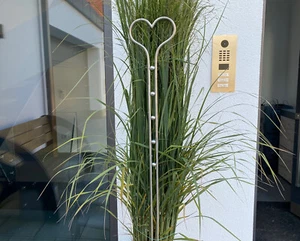 Gartenstecker Gartenstab Pflanzenstab Herz aus Edelstahl mit Zierkugeln - Bild 1 von 1