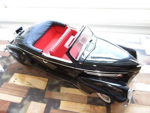1939 Lincoln Zephyr Convertible from Testors, 1:18th Scale - Picture 1 of 6