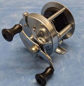 Shakespeare Service 1944 Reel Model EA Level Wind F*S - Picture 1 of 9