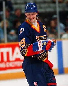 Foto vintage de hockey de la NHL Wayne Gretzky Mid Game St. Louis Blues 8x10 - Imagen 1 de 1