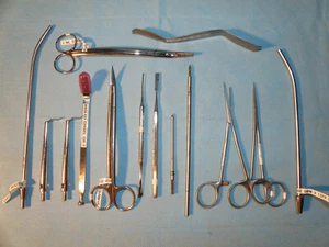 14 Podietry instruments including 2 Aesculap FO950R Tendon interlacing forceps - Picture 1 of 7