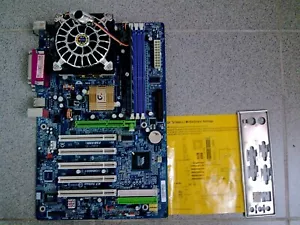PC mother board GIGABYTE GA-7VT600 with CPU and RAM - Bild 1 von 4