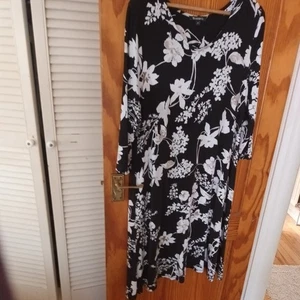 BON MARCHE BLACK AND WHITE FLORAL PATTERN STRETCH MIDI DRESS SIZE 18 - Picture 1 of 11