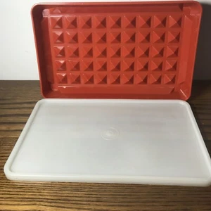 VINTAGE Tupperware Grid Hot Dog Keeper #1292-7. Very Clean, Excellent condition - Picture 1 of 6
