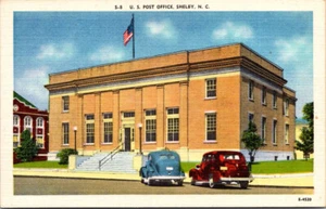 A119 Postkarte Shelby North Carolina Post Office Straßenansicht Flagge Oldtimer Autos - Bild 1 von 2