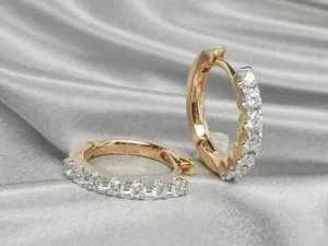 Aretes tipo argolla Huggie pequeños de diamantes creados redondos de 1,10 quilates enchapados en oro amarillo de 14 k - Imagen 1 de 3