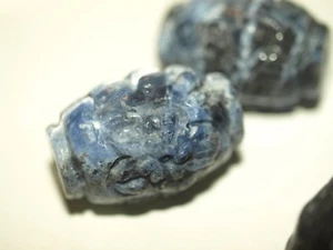 Vintage Carved Chinese Bead Blue & White Sodalite Flower 25mm x 18mm Barrel Oval - Picture 1 of 9