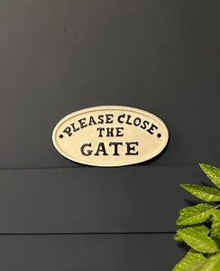Weißes "Bitte schließen Sie das Tor" Gusseisen Schild Garten Plakette - Bild 1 von 4