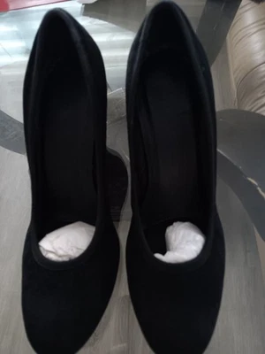 黑色绒面革楔形女鞋,US 7.5 窄 — 第 1/4 张图片