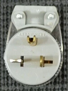 Enchufe angular Cooper Arrow Hart 6765HGC 20A 125V Nema 5-20P grado hospitalario - Imagen 1 de 5