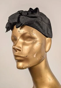 ART DECO 1930’S FLUTTERING FLORAL BLACK CLOCHE HAT  - Picture 1 of 5