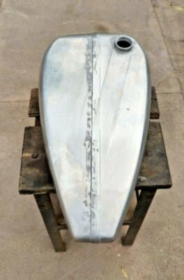 INDIAN FOUR 1929 - 1931 TANQUE DE GASOLINA (HECHO A PRENSA) CON UN SOLO ORIFICIO PARA MOTO Foto 1 de 4