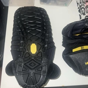 Vibram Furoshiki Wrapping Sole Sz 7.5-8 Unisex Stretch Shoes Black New - Picture 1 of 7