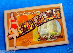SURFERS PARADISE Hard Rock Café *SALUDO DESDE* POSTAL TRAJE DE BAÑO NIÑA IMÁN - Imagen 1 de 1