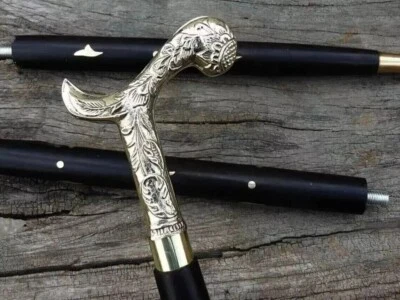 Bastón de madera vintage con mango de diseñador de latón para hombre Foto 1 de 4