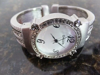 Reloj brazalete brazalete con bisagras estrás acabado plata satinado movimiento Japón CHICO'S Foto 1 de 4