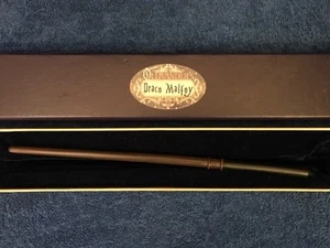 Draco Malfoy Wand 13", Harry Potter Ollivander's Noble Wizarding World Slytherin - Picture 1 of 3
