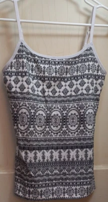 Camiseta sin mangas boho para mujer Hannah talla mediana blanca y negra Foto 1 de 4