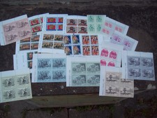1975 INSIEME DI QUARTINE FRANCOBOLLI NUOVI DEL VATICANO CON SERIE COMPLETE