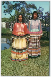 Postal cromada Seminole Indian Girls Aquaglades Fort Lauderdale Florida FL - Imagen 1 de 2