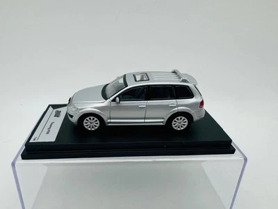 SHADOW 1:64 VW TOUAREG R50 ARGENTO - Immagine 1 di 4
